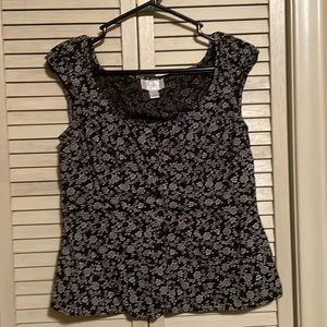 Ann Taylor Loft floral shirt!  One of my faves!!!  Size 6. Flattering scoop neck